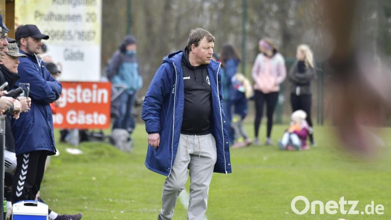 Martin Dehling, Trainer FC Edelsfeld, blickt gespannt dem Derby gegen den TSV Königstein entgegen. Archivbild: Hubert Ziegler