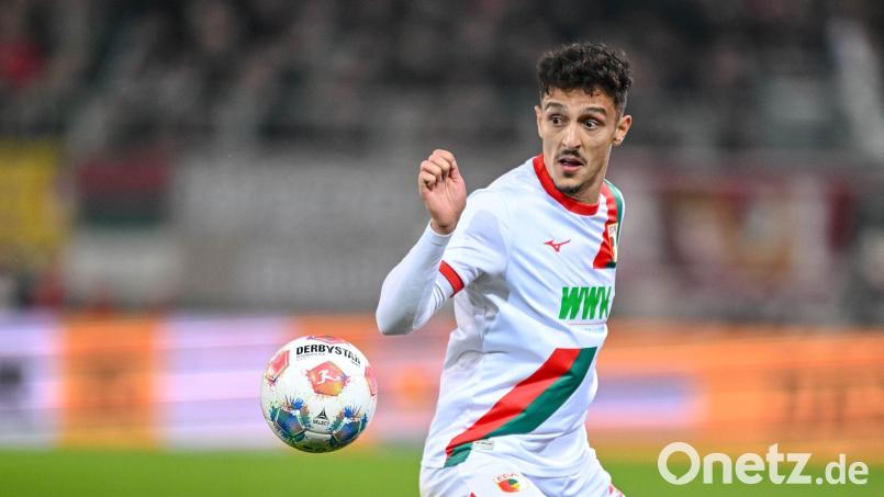 Dimitrios Giannoulis vom FC Augsburg zieht es zurück in seine Heimat Griechenland. (Archivbild) Bild: Harry Langer/dpa