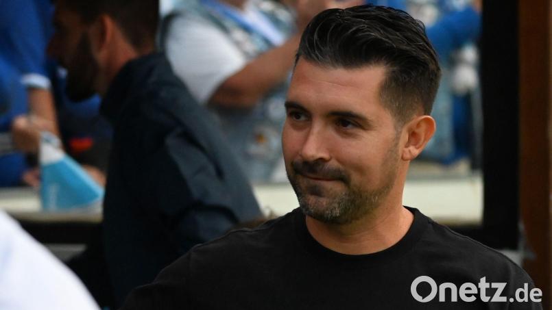 Ist schon gespannt auf das erste 1860-Heimspiel in der Nach-Ismaik-Ära: Coach Alper Kayabunar (Archivbild) Bild: Florian Diettrich/dpa