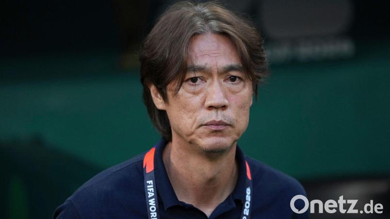 Südkoreas Ex-Trainer Hong Myung-bo wurde von der Öffentlichkeit für das frühzeitige Ausscheiden der südkoreanischen Nationalmannschaft bei der WM in Amerika verantwortlich gemacht. Bild: Moises Castillo/AP/dpa