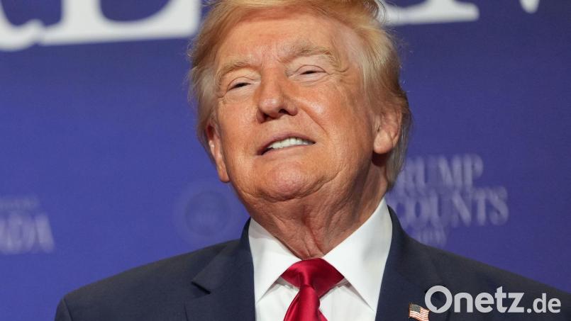 Engpässe im US-Militär bei Waffen und Munition als Folge des Iran-Kriegs? US-Präsident Donald Trump weist diese Bericht zurück und droht allen, die das behaupten, mit langen Haftstrafen. Bild: Mark Schiefelbein/AP/dpa