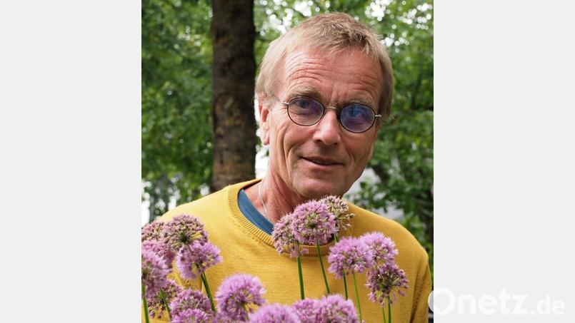 Der Berglauch blüht auch bei Hitze und Trockenheit: Naturgarten-Experte Reinhard Witt setzt im Klimawandel auf heimische Pflanzen. Archivbild: Katrin Kaltofen