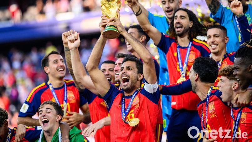 Der spanische Weltmeister-Kapitän Rodri steht Medienberichten zufolge vor einem Wechsel zum FC Barcelona. (Archivbild) Bild: Tom Weller/dpa