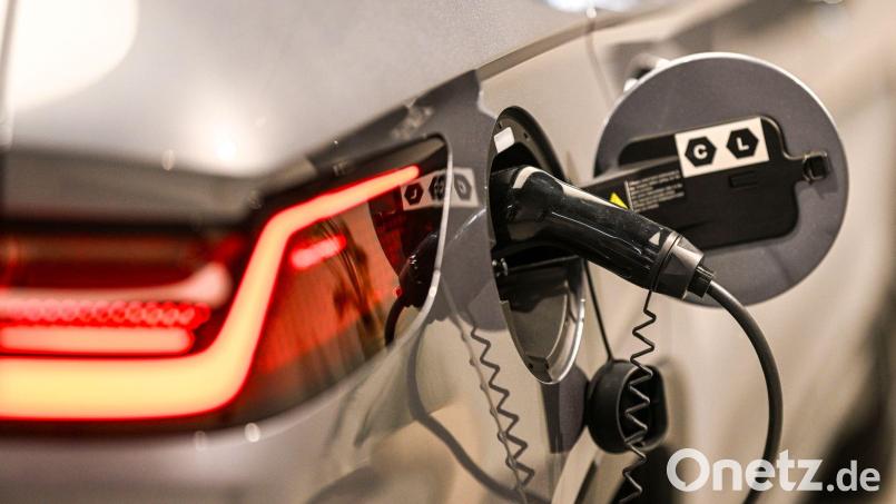 Dank einer Förderung des Bundes steigt die Nachfrage nach E-Autos derzeit stark an. (Symbolfoto) Bild: Jens Kalaene/dpa