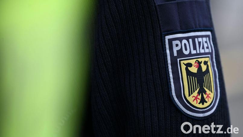 Die Bundespolizei kümmert sich um die Bearbeitung des europäischen Auslieferungshaftbefehls gegen den 29-Jährigen. (Symbolbild) Bild: Katharina Kausche/dpa