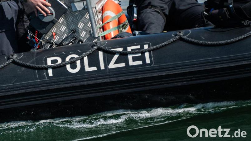 Die Wasserschutzpolizei hat zum Ferienbeginn mehrere Fälle von Fischwilderei auf dem Chiemsee festgestellt. (Symbolbild) Bild: Silas Stein/dpa