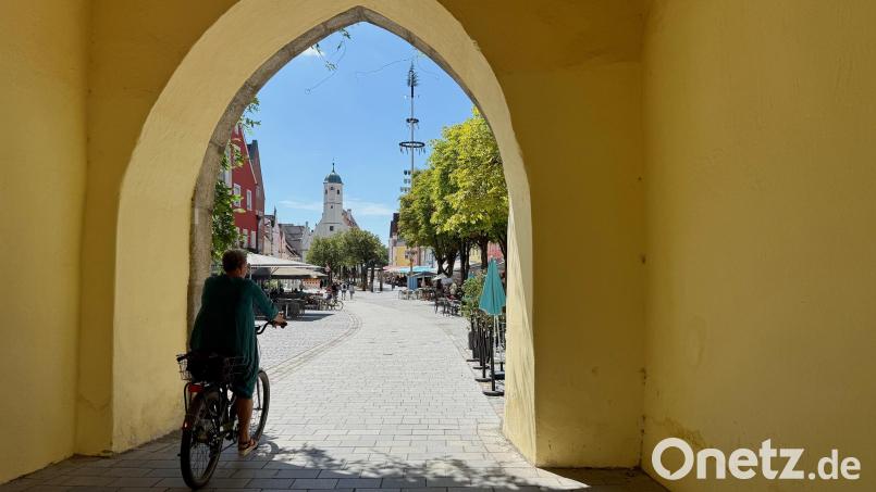 Der neue Bodenbelag am Unteren Tor zeigt, wie die künftige Gestaltung der Innenstadt aussehen soll. Bild: Gabi Schönberger