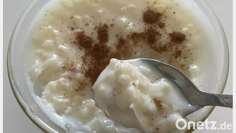 Sütlaç, der Milchreis nach türkischer Art, unterscheidet sich kaum vom in Deutschland weit verbreitetem Milchreis. Beide schmecken warm ebenso wie kalt. Bild: Aysel Özdemir