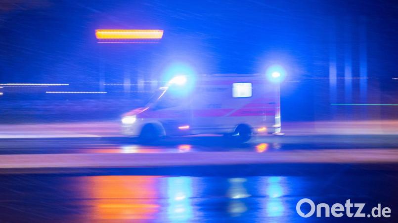 Beide Männer wurden ins Krankenhaus gebracht. (Archivbild) Bild: Sebastian Gollnow/dpa