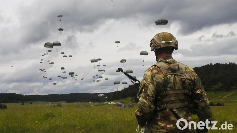 Die Airborne in der Oberpfalz: US-Fallschirmspringer trainieren regelmäßig auf dem Truppenübungsplatz Hohenfels. Archivbild: Staff Sgt. Michael Giles/US Army