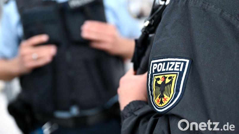 Die Bundespolizei ermittelt nach einem Polizeieinsatz am Hauptbahnhof Regensburg wegen eines Verstoßes gegen das Waffengesetz. (Symbolbild) Bild: Sven Hoppe/dpa