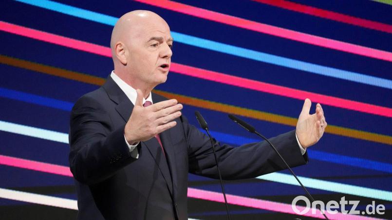 Die UEFA hat Zahlungen an eine Ex-Mitarbeiterin von Gianni Infantino im Jahr 2011 bestätigt. (Archivbild) Bild: Darko Vojinovic/AP/dpa