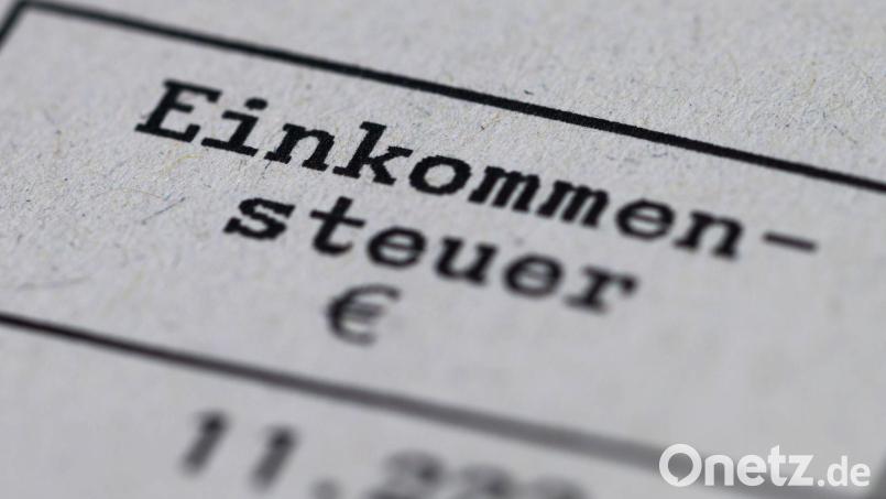 Unter anderem Profisportvereine müssen womöglich höhere Steuern zahlen. (Illustration) Bild: Robert Michael/dpa
