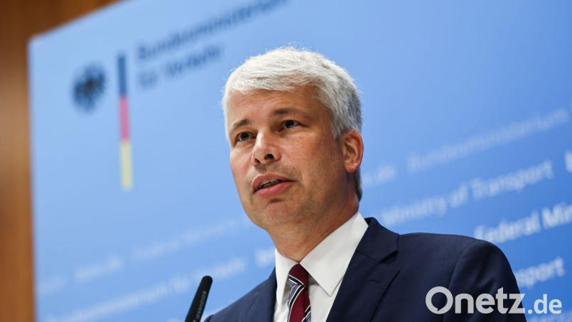 Bilger hat bereits eine Konferenz zum Niedrigwasser veranstaltet - den Grünen reicht das aber nicht. (Archivbild) Bild: Oliver Berg/dpa