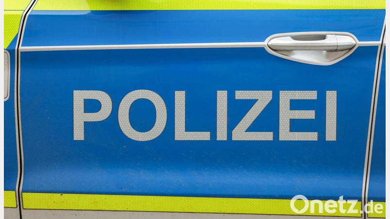 Ein Böllerwurf löst in Hof einen größeren Polizeieinsatz aus. Symbolbild: Jan Woitas/dpa