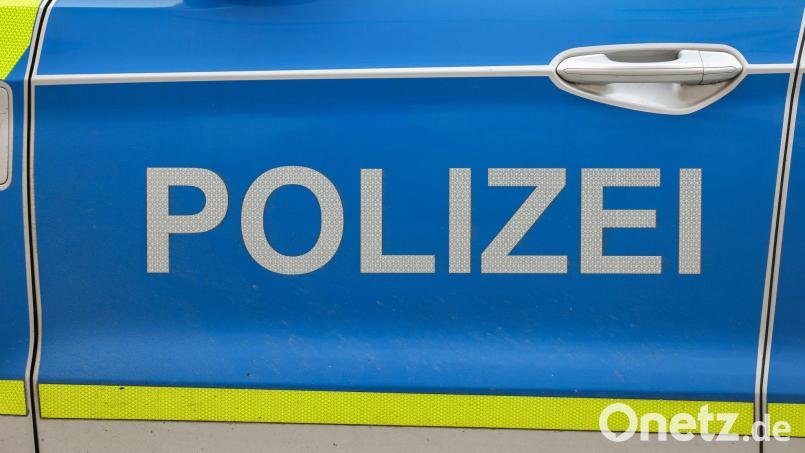Beide Fahrzeuginsassen wurden eingeklemmt und starben noch an der Unfallstelle. (Symbolbild) Bild: Jan Woitas/dpa