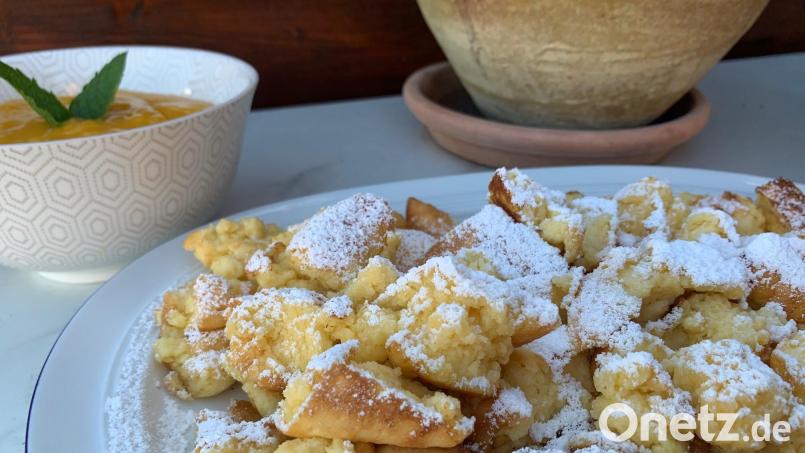 Eine süße Leckerei: Mascarpone-Schmarrn mit Mango-Püree. Bild: Michael Schiffer