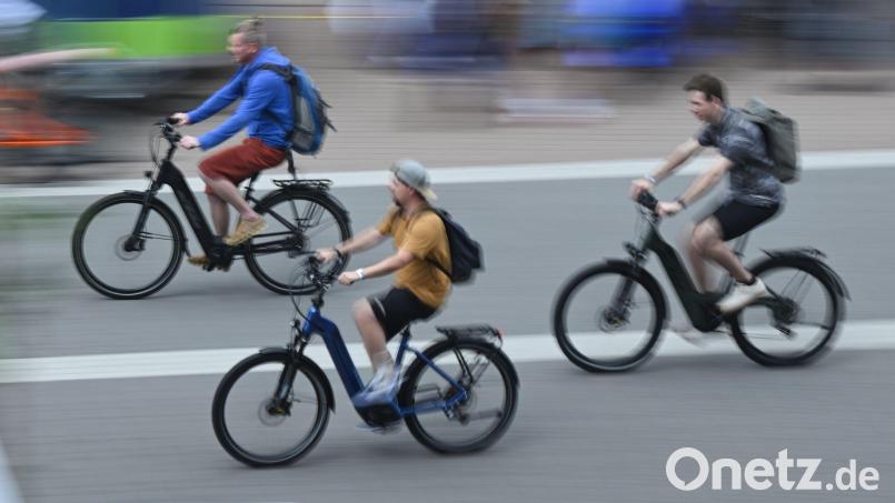 Weiden tritt beim "Stadtradeln" in die Pedale. Symbolbild: Arne Dedert/dpa