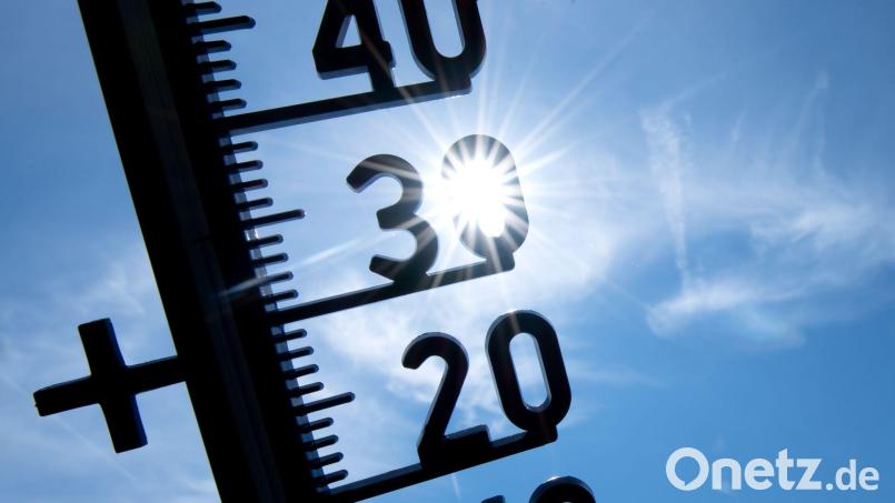 Sonniges und heißes Wetter prägt den Wochenstart in Bayern. (Symbolbild) Bild: Sven Hoppe/dpa