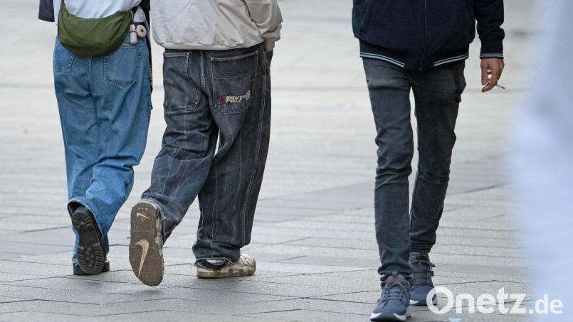 Der Anteil junger Menschen in Deutschland ist weiterhin auf historisch niedrigem Niveau. (Symbolbild) Bild: Helena Dolderer/dpa