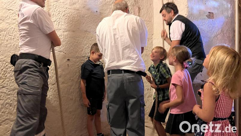 Für Erwachsene und Kinder ist das Geläut immer faszinierend. Bild: Marianne Moosburger