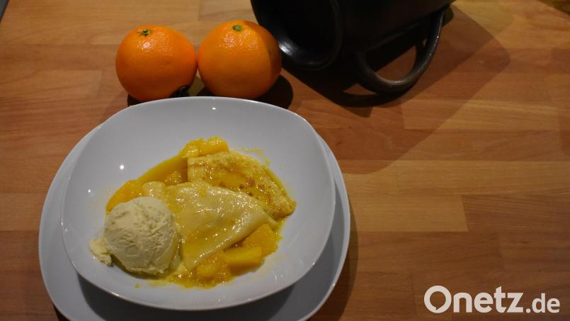 Mit einer Kugel Vanilleeis serviert OWZ-Küchenchef Michael Schiffer die Crêpes Suzette. Bild: Schiffer