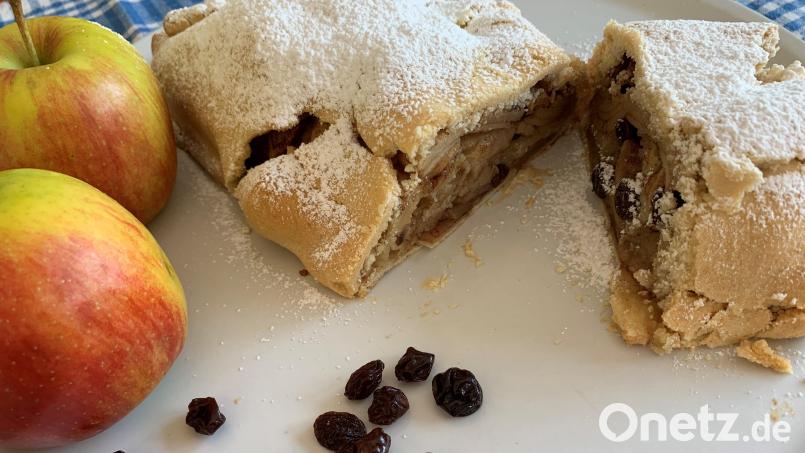 Was kann Schöneres aus Äpfeln werden? Ein leckerer Strudel nach altem Rezept. Bild: Michael Schiffer