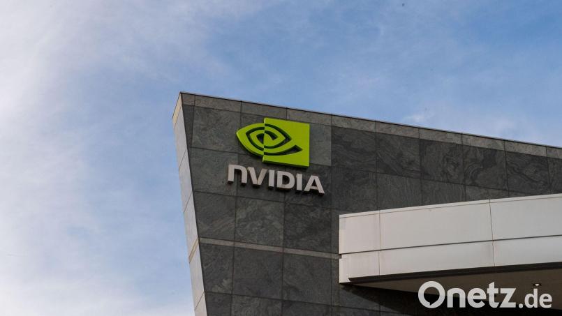 Nvidia profitiert vom KI-Boom, weil Chipsysteme des Konzerns die Hauptrolle in Rechenzentren für Künstliche Intelligenz spielen. (Archivbild) Bild: Andrej Sokolow/dpa
