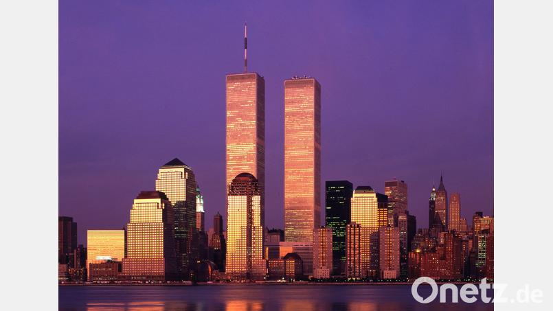Die undatierte Aufnahme zeigt die Zwillingstürme des World Trade Center bei Sonnenuntergang. Mit dem Bau des World Trade Centers wurde im Jahr 1968 begonnen. Der Nordturm wurde im Dezember 1970 fertiggestellt, der Südturm folgte im Juli 1971. Beide wurden bei den Terroranschlägen 2001 zerstört. Archivbild: Scott Mc Kiernan/ZUMA Press Wire/dpa