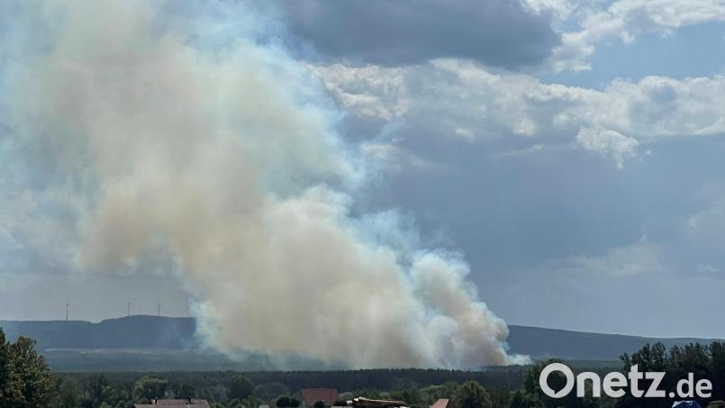 Bei Schnaittenbach breitet sich gerade ein großer Brand aus. Bild: za