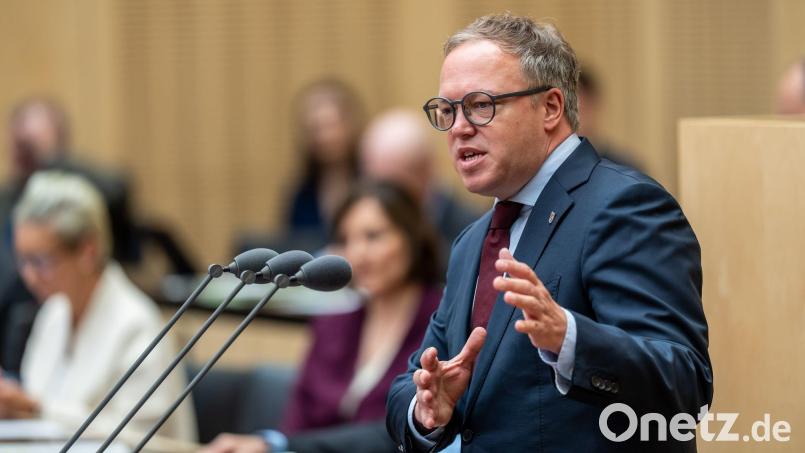 Thüringens Ministerpräsident Mario Voigt ist mit einem Widerspruch gegen die Aberkennung seines Doktortitels gescheitert. (Archivbild) Bild: Michael Kappeler/dpa