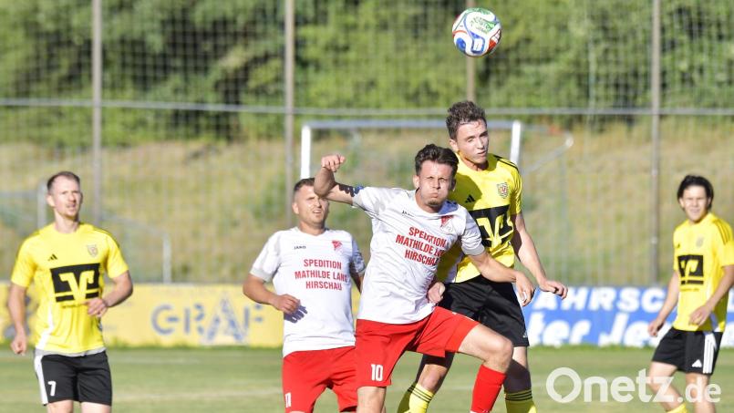 Nach der Niederlage gegen den SV Hahnbach bekommt es Inter Bergsteig (weiße Trikots) in der Bezirksliga Nord direkt mit dem nächsten starken Gegner zutun. Archivbild: Hubert Ziegler