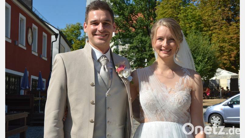 Senta und Andreas Berek haben am Samstag in St. Veit in Wunsiedel geheiratet. Anschließend feierte das Brautpaar im Forsterhof in Konnersreuth. Bild: Josef Rosner