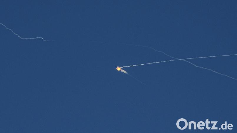 Erneut greift Russland die Ukraine mit Raketen an Bild: Evgeniy Maloletka/AP/dpa