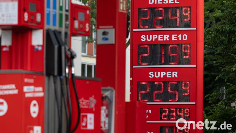 Die Spritpreise ziehen derzeit an. Bild: Sebastian Kahnert/dpa