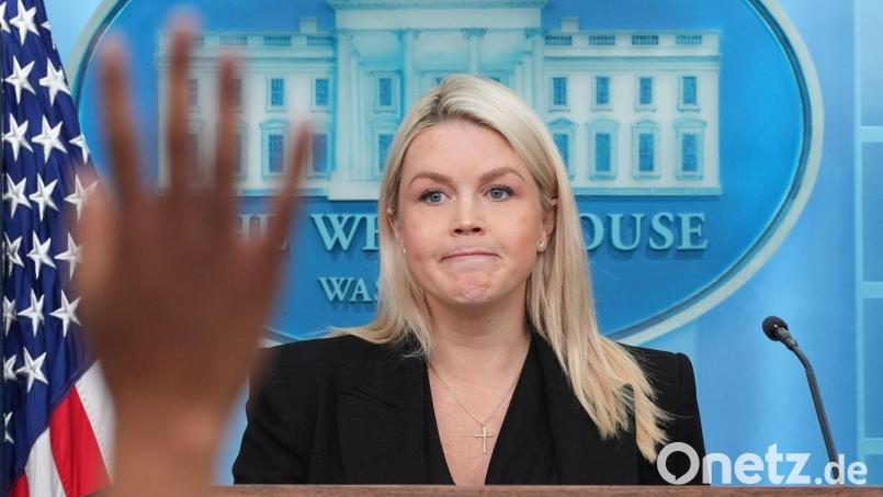 Die US-Regierungssprecherin Karoline Leavitt geht. (Archivfoto) Bild: Alex Brandon/AP/dpa