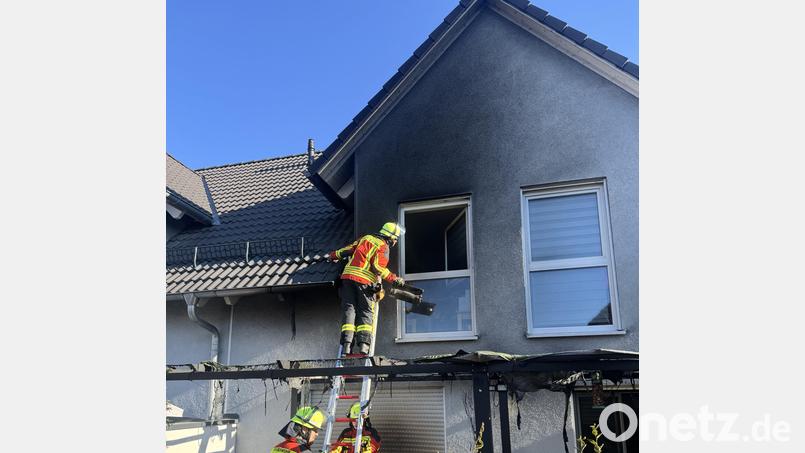 Beträchtlicher Schaden entstand bei einem Brand an einem Reihenhaus in Kemnath. Bild: Michael Denz