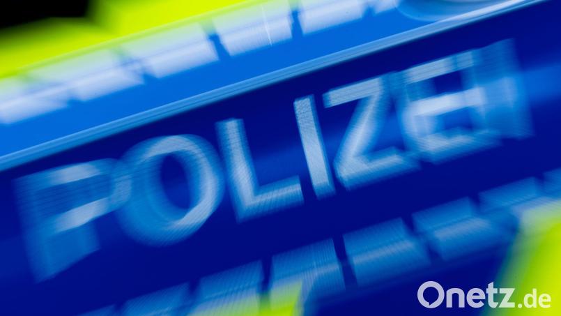 Drei Polizisten sind bei der Festnahme leicht verletzt worden. (Symbolbild) Bild: Rolf Vennenbernd/dpa
