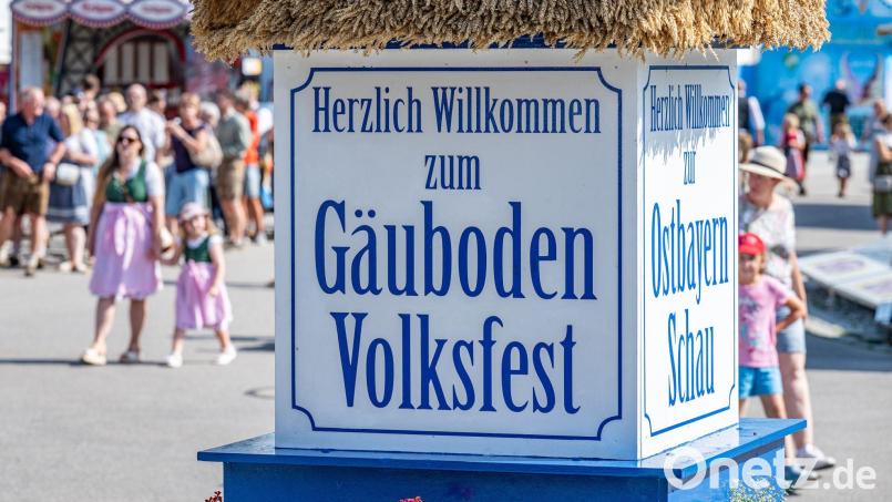 Bei einem Unfall an einem Fahrgeschäft auf dem Gäubodenvolksfest sind sechs Menschen leicht verletzt worden. (Symbolbild) Bild: Armin Weigel/dpa