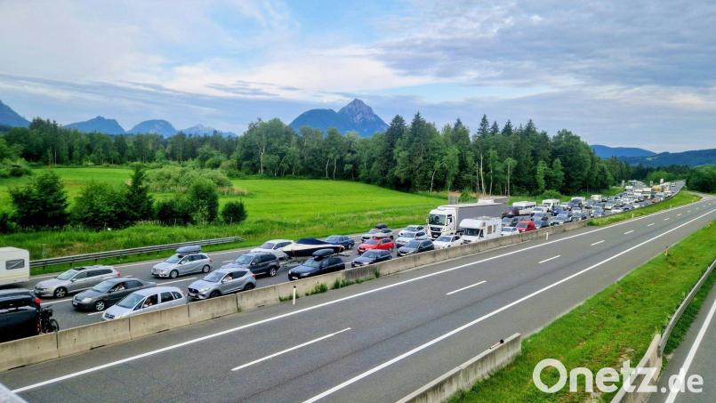 Mit weiteren Ab- und Auffahrtssperren auf der Tauernautobahn sollen Daten für einen besseren Verkehrsfluss gesammelt werden Bild: Bernhard Niederhauser/APA/dpa