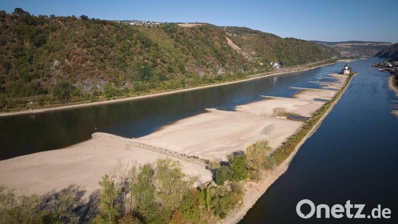Das Niedrigwasser am Rhein könnte sich bald auch im Bau bemerkbar machen. Bild: Thomas Frey/dpa