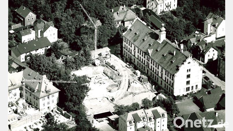 Zwei Baustellen nebeneinander. Das gab es 1992 in Amberg noch. Nur wo sind wir hier gerade? Luftbild: Heinz Hoffmannbeck
