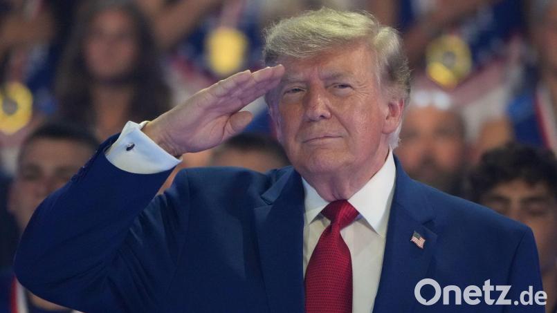 Trump sagt: „Wir haben die vollständige Kontrolle über die Straße von Hormus.“ Bild: Mark Schiefelbein/AP/dpa