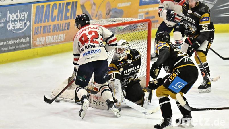 Zum Bayernliga-Saisonauftakt am 4. Oktober empfängt der ERSC Amberg den ESC Kempten. In der abgelaufenen Saison gewannen die Vilsstädter mit 4:2 (Szene). Archivbild: Hubert Ziegler
