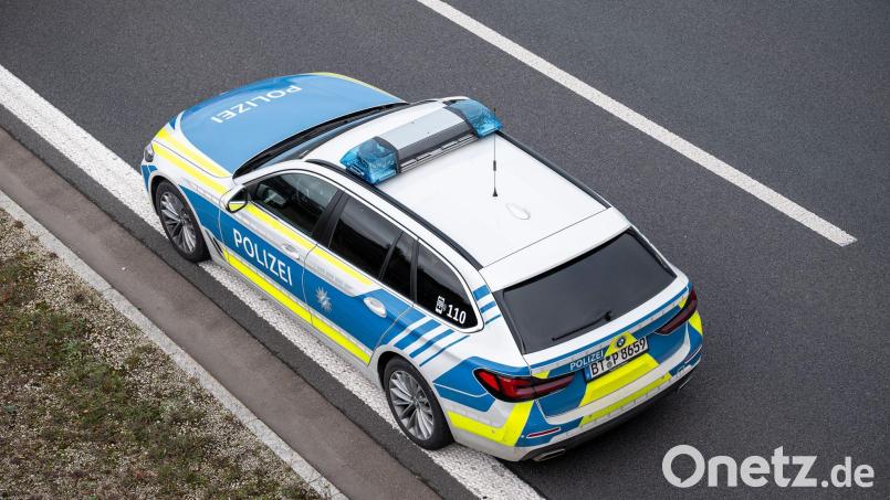 Der Einsatz auf der Autobahn 73 gestaltete sich für die Kräfte von Polizei, Rettungsdienst und Feuerwehr besonders schwierig. (Symbolbild) Bild: Daniel Vogl/dpa