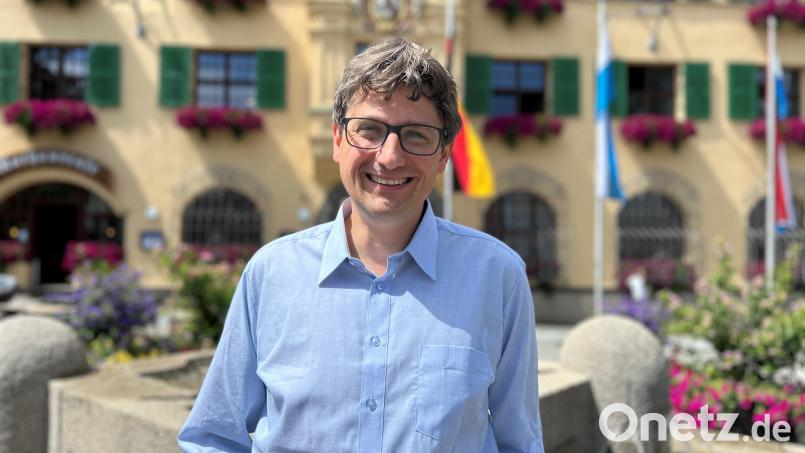 Uli Münchmeier ist seit 100 Tagen Bürgermeister der Stadt Vohenstrauß. Sein Terminkalender ist seit dem Amtsbeginn am 1. Mai proppenvoll. Trotzdem macht ihm die Arbeit als Chef der rund 7600 Einwohner zählenden Kommune Spaß. Bild: ck