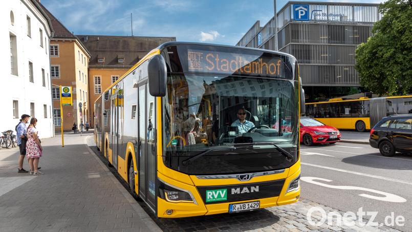 Der kostenlose Dultbus bringt Besucher auch in diesem Jahr wieder zur Regensburger Herbstdult. Bild: das Stadtwerk Regensburg