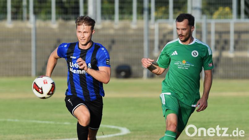 Die Qualifikation für das Pokal-Achtelfinale hatte sich die SpVgg SV Weiden (links Christoph Fenninger) mit einem 3:2-Sieg gegen die SpVgg Ansbach verdient. Nun kommt es zum Achtelfinal-Knaller gegen den SSV Jahn Regensburg. Bild: Gerhard Büttner