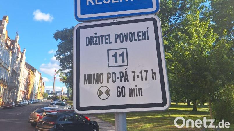 Dieser Parkplatz ist reserviert für Autofahrer mit der Genehmigung Nummer 11. Alle anderen dürfen Montag bis Freitag zwischen 7 und 17 Uhr mit Parkscheibe eine Stunde hier parken. Bild: Magdalena Becher