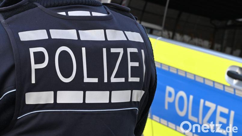 Laut Polizei gibt es Hinweise, dass das Feuer vorsätzlich gelegt worden ist. (Symbolbild) Bild: Bernd Weißbrod/dpa